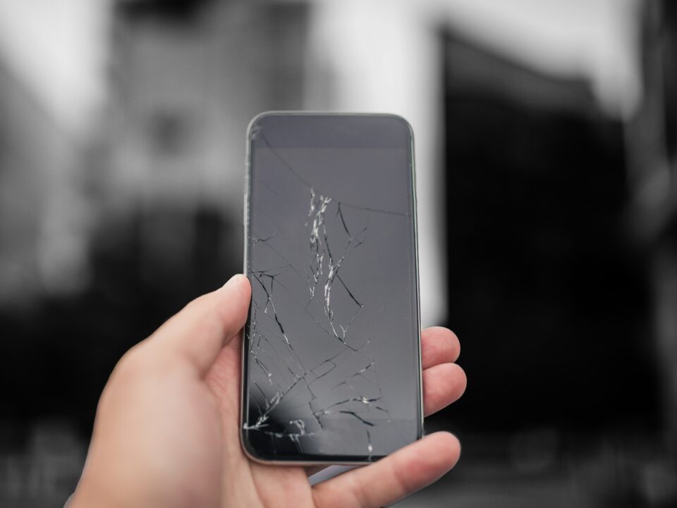 Remove Deep Scratches from the Phone Screen